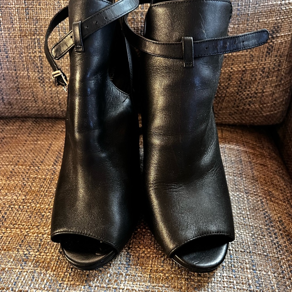 Micheal Kors Leather ankle boots
